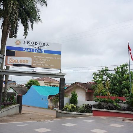 Hôtel Feodora Airport à Palembang Extérieur photo