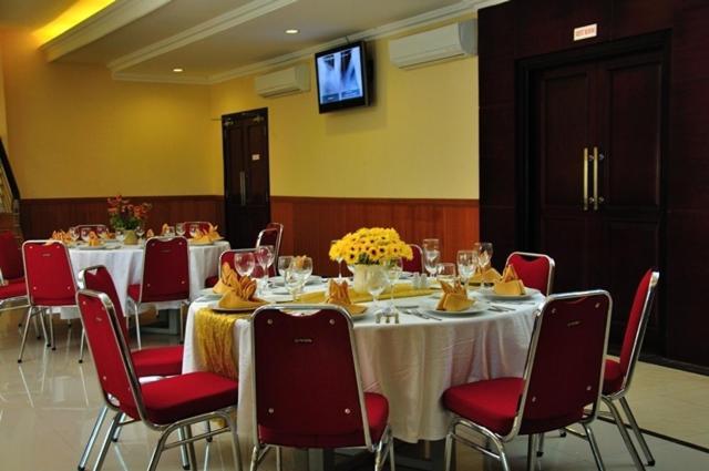 Hôtel Feodora Airport à Palembang Extérieur photo