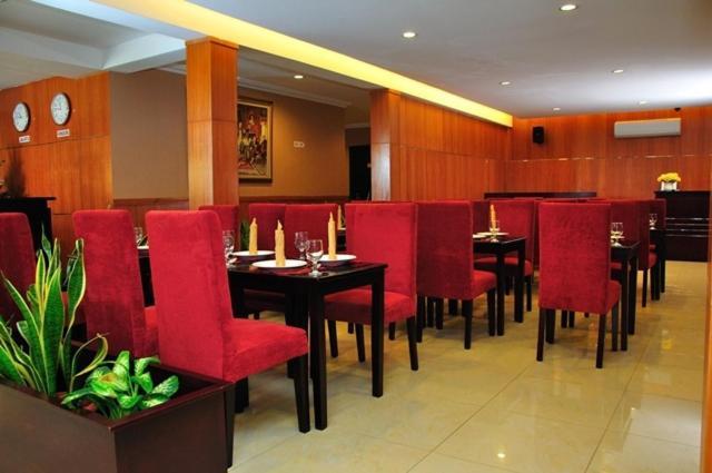 Hôtel Feodora Airport à Palembang Extérieur photo
