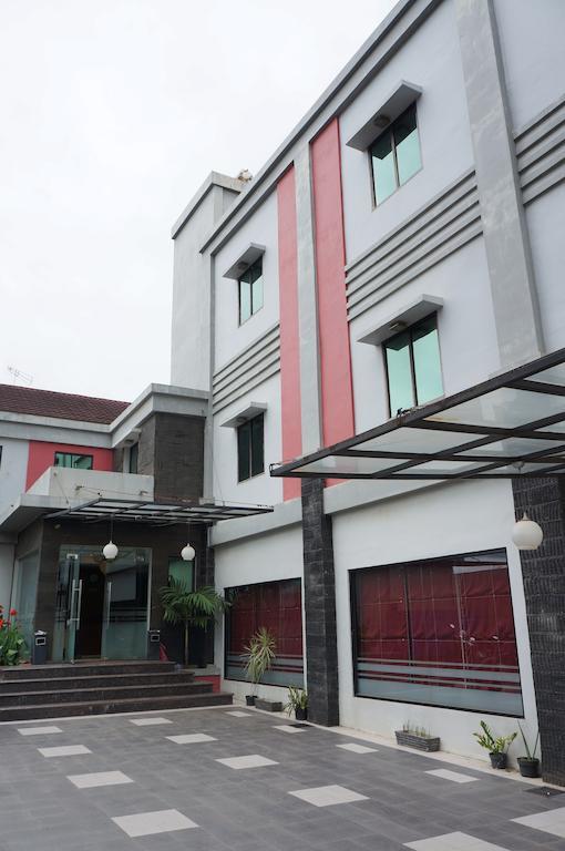 Hôtel Feodora Airport à Palembang Extérieur photo