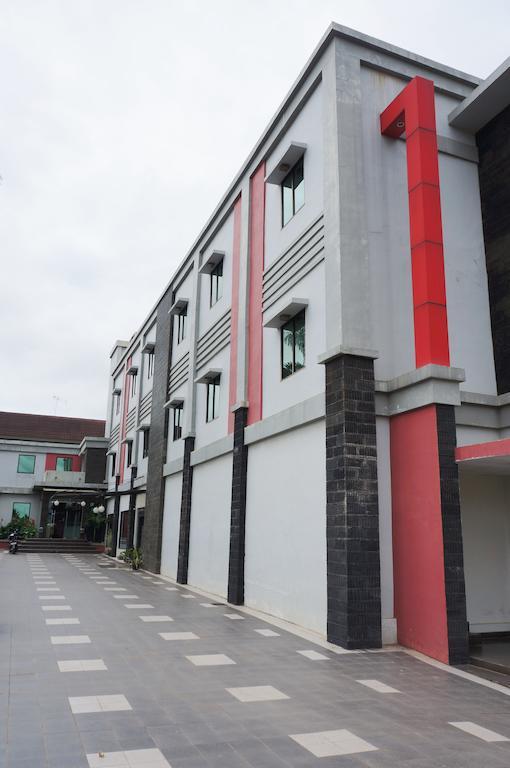 Hôtel Feodora Airport à Palembang Extérieur photo