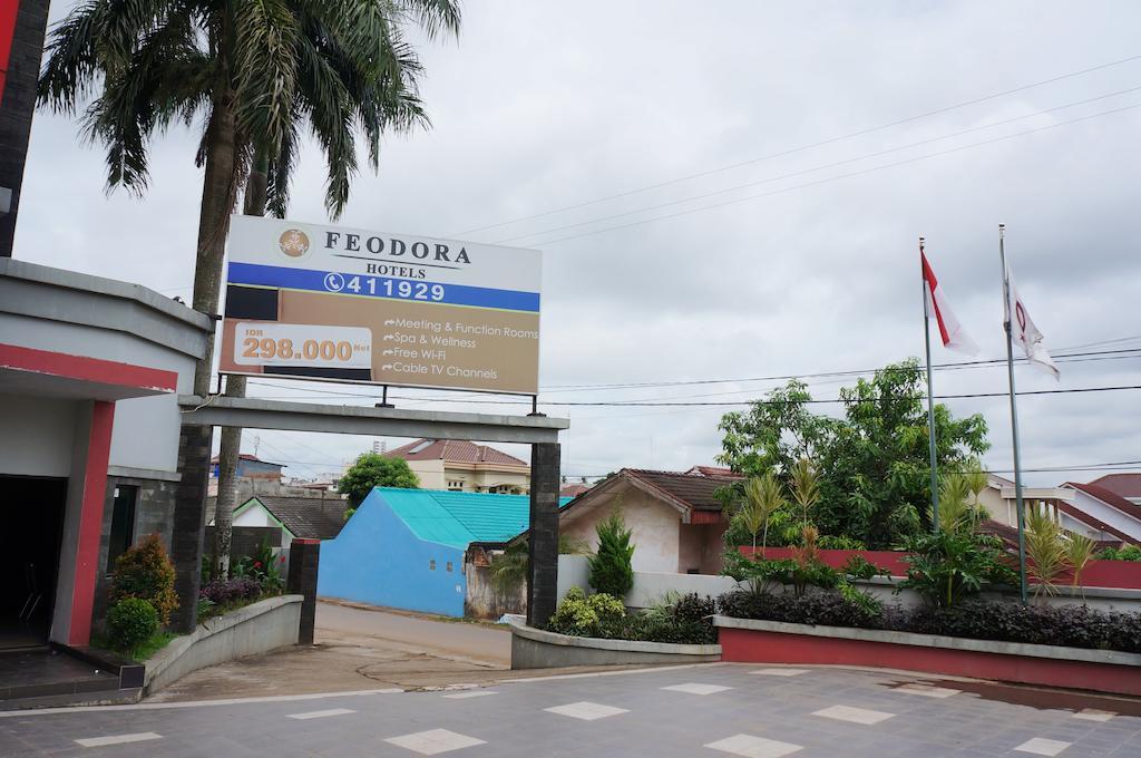 Hôtel Feodora Airport à Palembang Extérieur photo