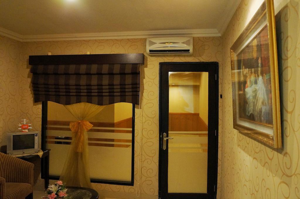 Hôtel Feodora Airport à Palembang Extérieur photo
