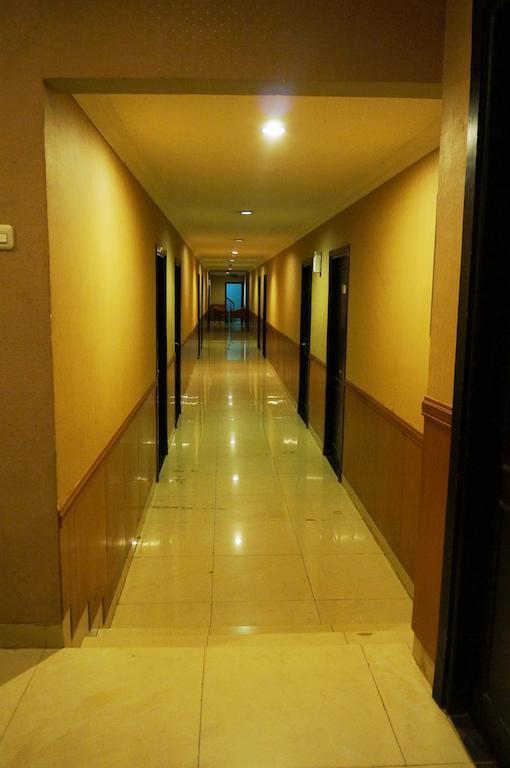 Hôtel Feodora Airport à Palembang Extérieur photo