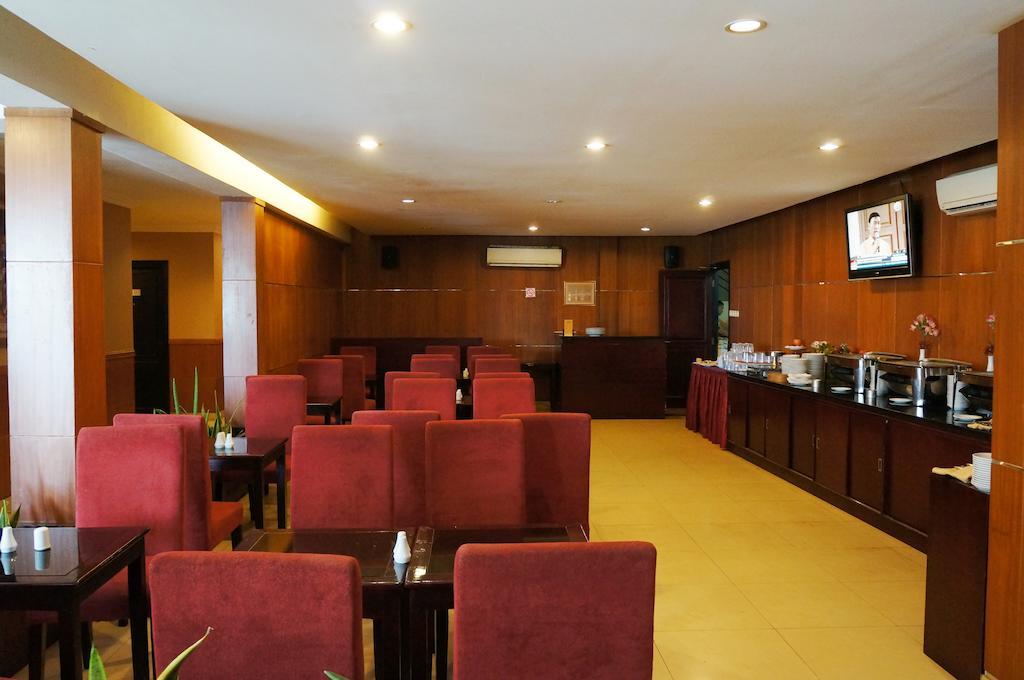 Hôtel Feodora Airport à Palembang Extérieur photo