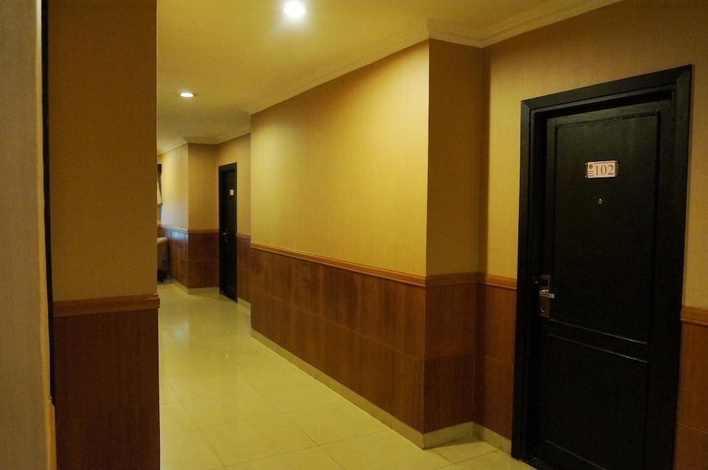 Hôtel Feodora Airport à Palembang Extérieur photo
